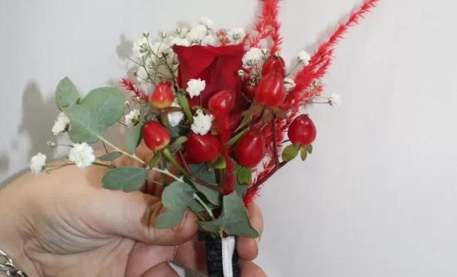 boutonnière avec bijou souvenir 