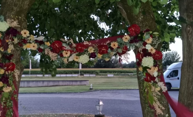 Réalisation d'un Mariage rouge bordeaux et pèche , Audenge, Fleur à Fleur