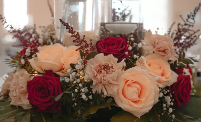 Réalisation d'un Mariage rouge bordeaux et pèche , Audenge, Fleur à Fleur