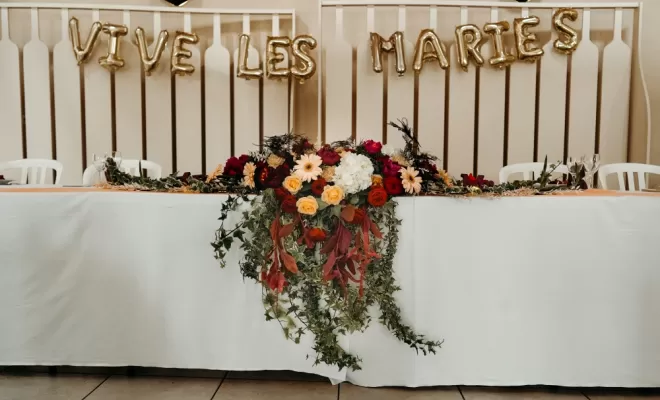 Réalisation d'un Mariage rouge bordeaux et pèche , Audenge, Fleur à Fleur